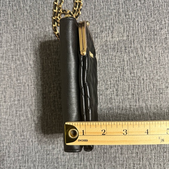 Steve Madden Quilted Cell Phone Crossbody Pouch With A Gold Chain - Picture 14 of 15